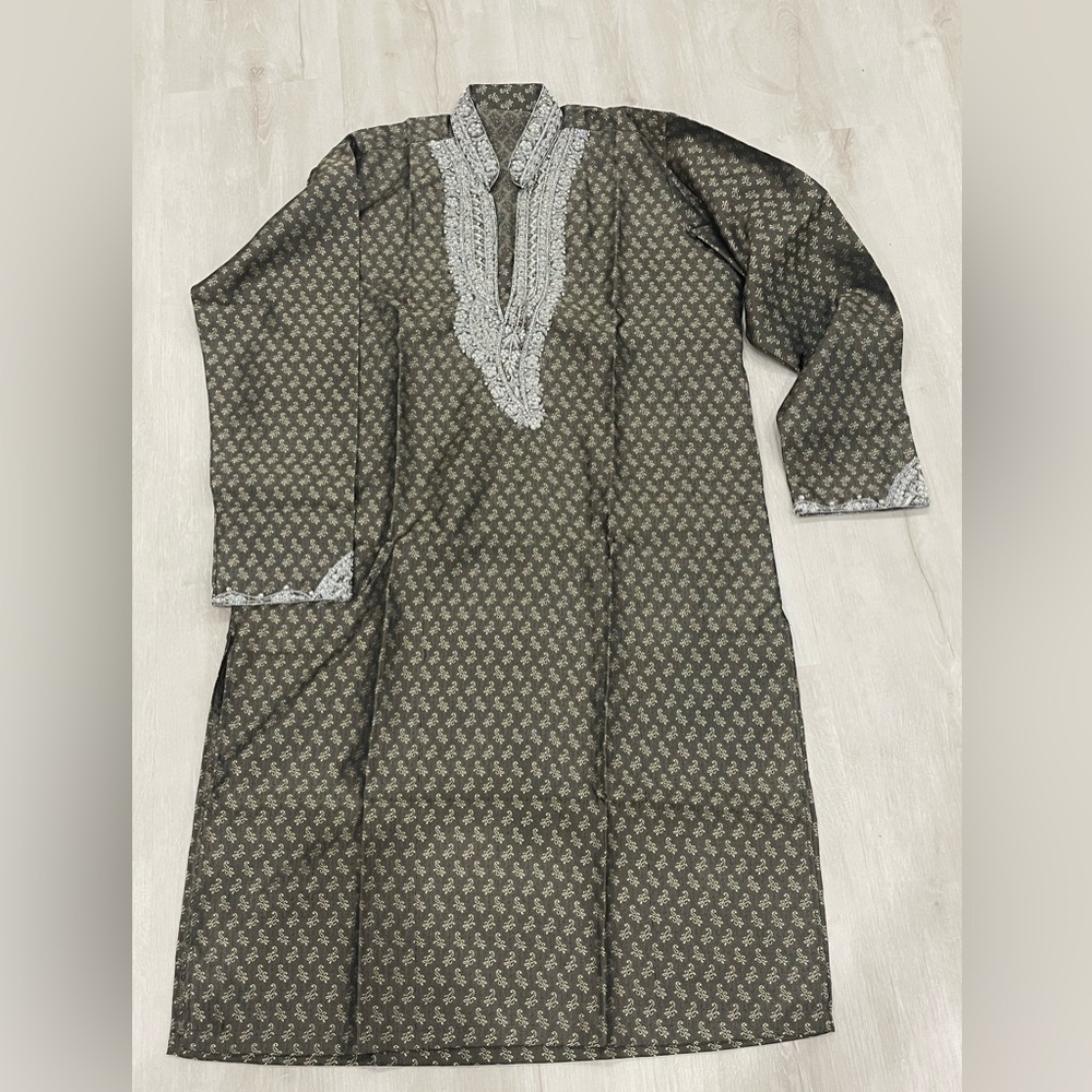 Men’s Embroidered Kurta – Brand New – Size Medium